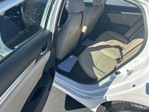 Used 2019 Honda Civic Touring image 17