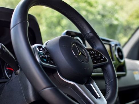 Used 2023 Mercedes-Benz Sprinter 3500 image 18