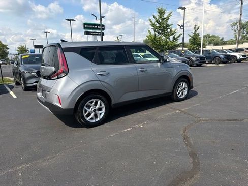Used 2025 Kia Soul LX w/ LX Technology Package FWD image 8