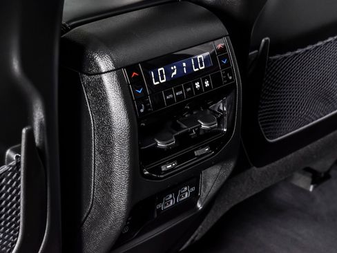 Used 2023 Jeep Grand Cherokee Overland w/ Luxury Tech Group IV AWD/4WD image 23