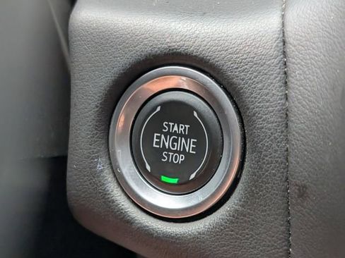 Used 2024 Chevrolet Suburban Premier image 31