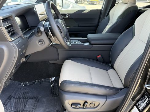New 2026 Lexus GX 550 AWD/4WD image 19