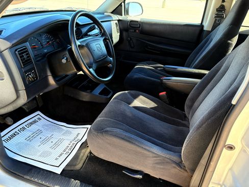 Used 2004 Dodge Dakota Club Cab 2WD w/ Tire & Handling Group image 39