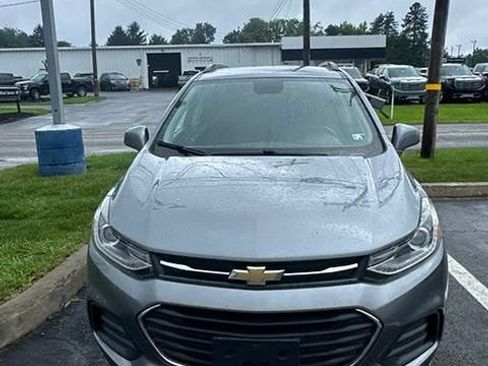 Used 2020 Chevrolet Trax LT w/ LT Convenience Package AWD/4WD image 1