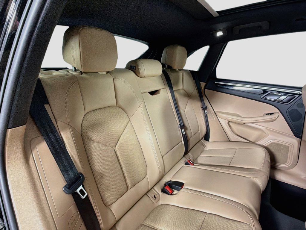 Used 2023 Porsche Macan S AWD/4WD image 28