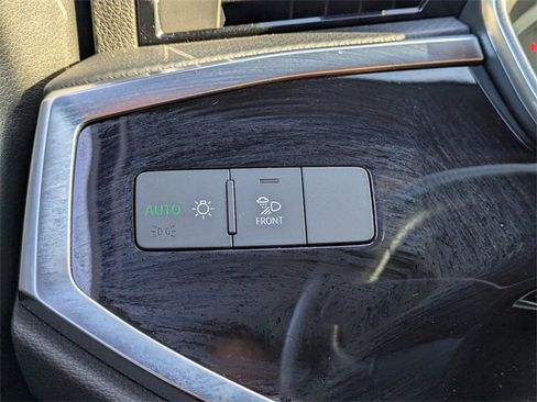 Used 2019 Audi Q3 2.0T Prestige w/ Prestige Package image 26