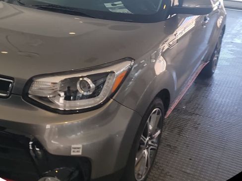 Used 2017 Kia Soul ! w/ Tech Package image 1