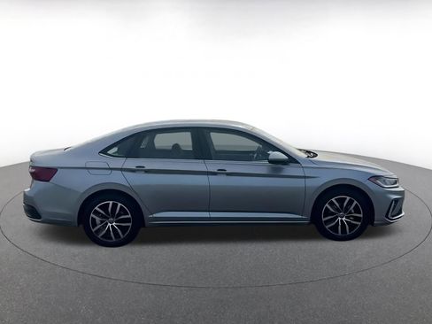 Used 2025 Volkswagen Jetta SE image 16