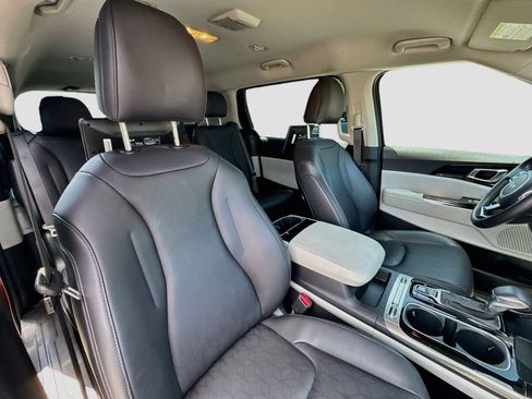 Certified 2023 Kia Carnival SX FWD image 33