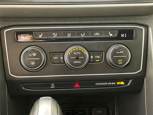 Used 2020 Volkswagen Atlas Cross Sport SE w/ Towing Package image 9