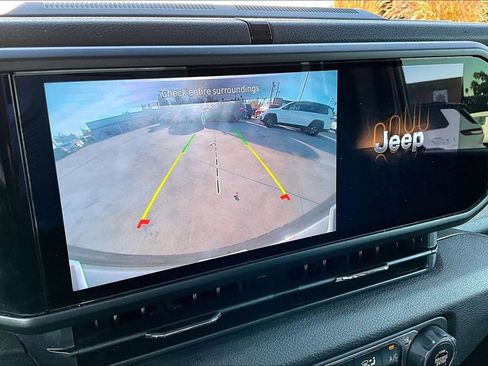 Used 2024 Jeep Wrangler Unlimited image 22