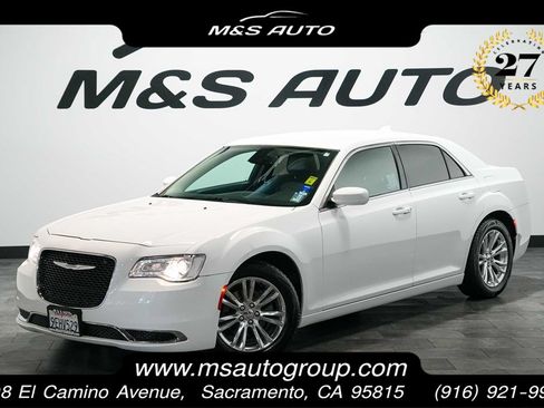 Used 2017 Chrysler 300 Limited RWD image 1