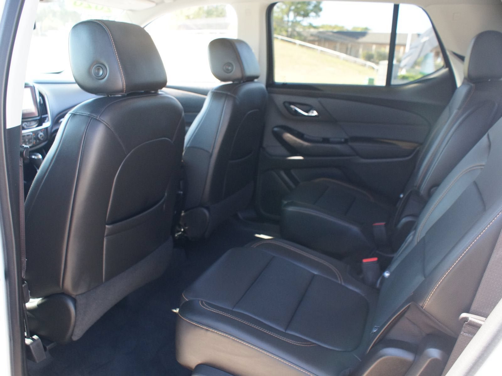 Used 2020 Chevrolet Traverse Premier FWD image 16