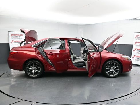 Used 2015 Toyota Camry XSE image 48