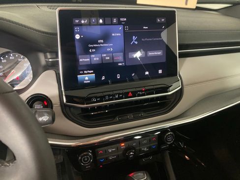 Used 2024 Jeep Compass Limited image 2