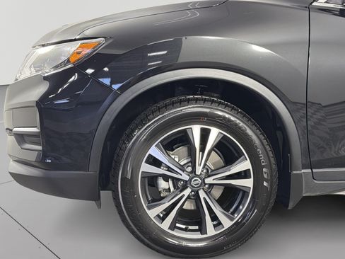 Used 2020 Nissan Rogue SV w/ Premium Package AWD/4WD image 4