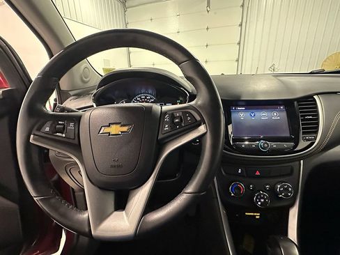 Used 2022 Chevrolet Trax LT w/ LT Convenience Package AWD/4WD image 37