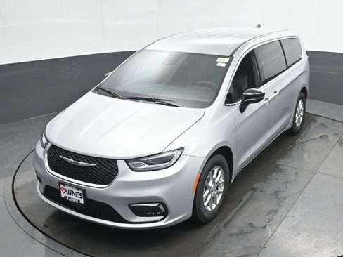 New 2026 Chrysler Pacifica Select image 34