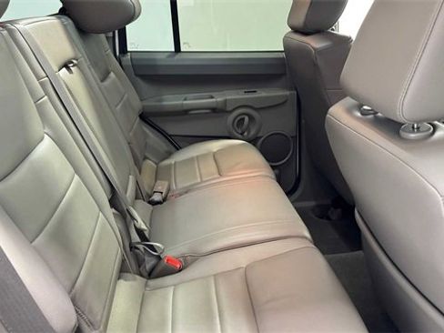 Used 2007 Jeep Commander Sport image 15