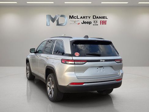 New 2026 Jeep Grand Cherokee Limited w/ Luxury Tech Group II AWD/4WD image 4