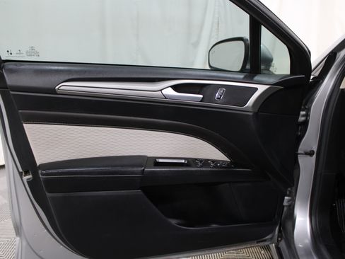 Used 2020 Ford Fusion SE w/ Equipment Group 151A image 6