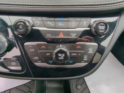 Used 2024 Chrysler Pacifica Touring-L w/ S Appearance Package FWD image 25