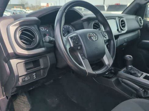 Used 2016 Toyota Tacoma TRD Sport w/ Towing Package image 9