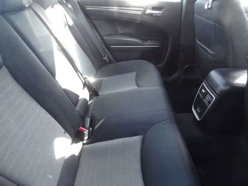 Used 2021 Chrysler 300 Touring RWD image 10