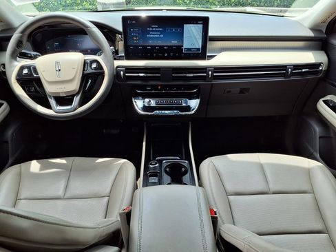 Certified 2023 Lincoln Corsair FWD w/ Equipment Group 101A image 9