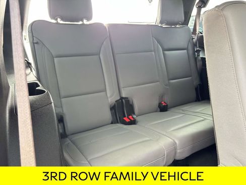 Used 2021 GMC Yukon SLT w/ SLT Premium Package image 16