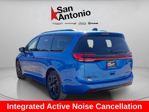 New 2026 Chrysler Pacifica Limited w/ S Appearance Package image 6