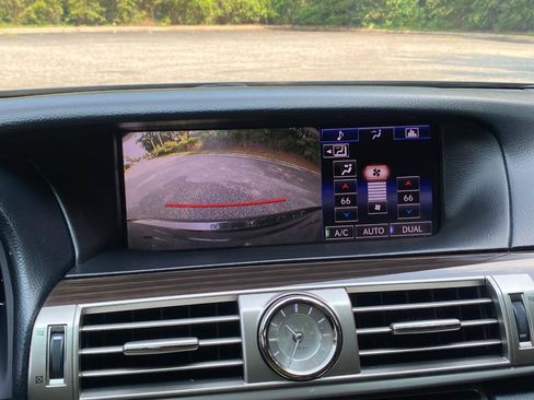 Used 2015 Lexus LS 460 w/ Comfort Package RWD image 31