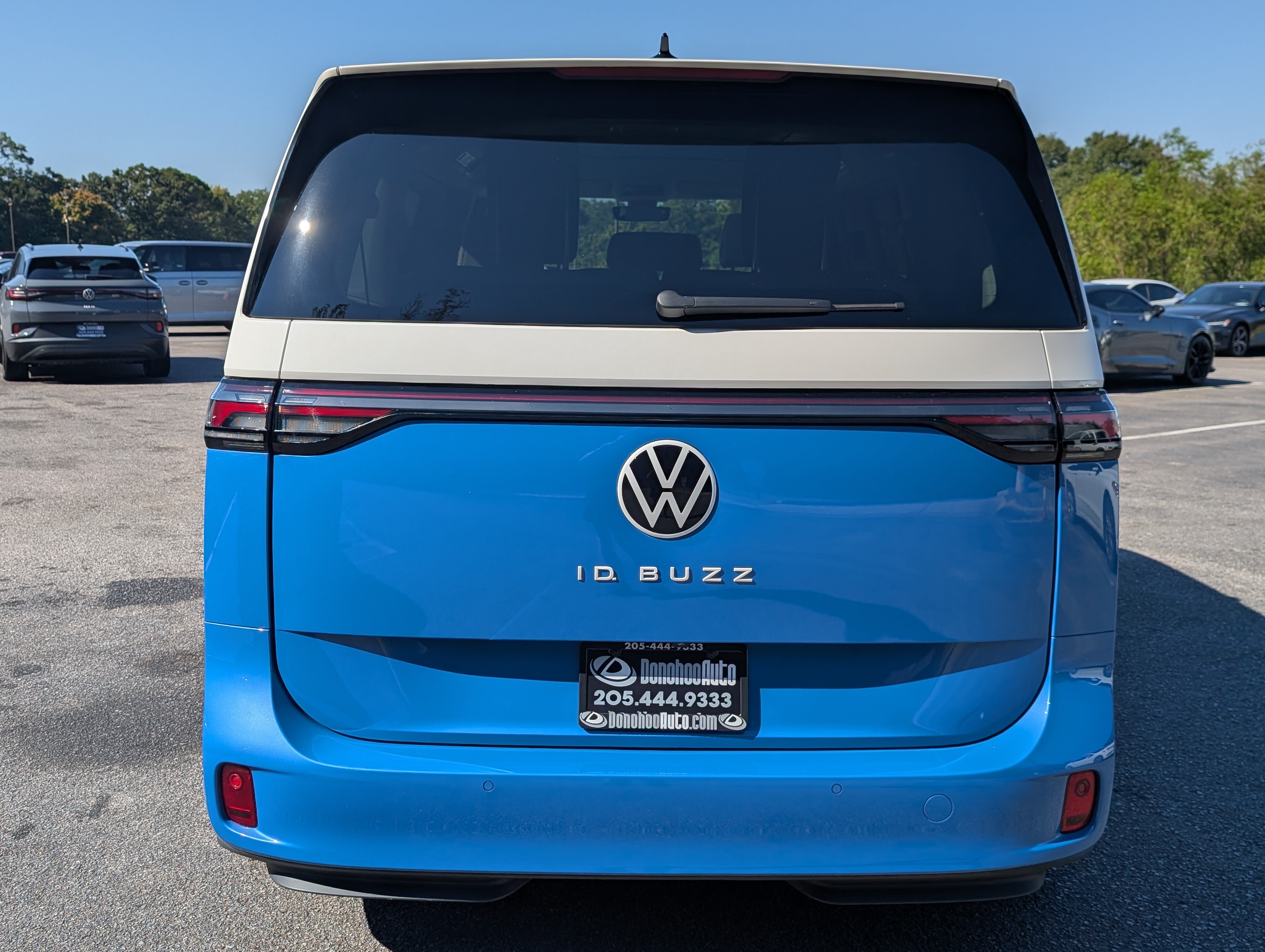 Used 2025 Volkswagen ID. Buzz 1st Edition RWD image 8