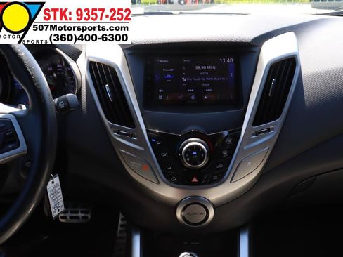 Used 2013 Hyundai Veloster w/ Style Pkg FWD image 17
