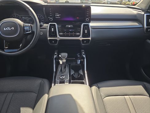 Certified 2022 Kia Sorento SX image 15