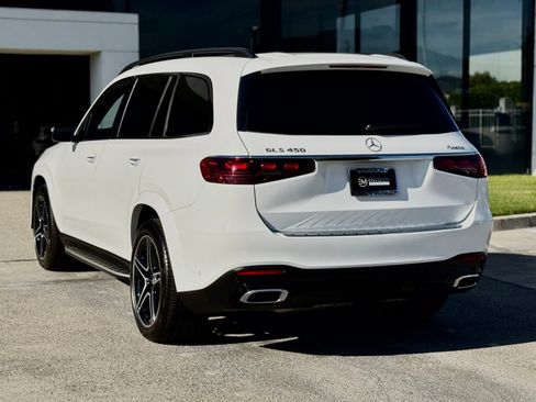 Used 2024 Mercedes-Benz GLS 450 4MATIC image 11