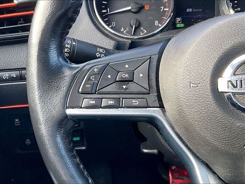 Used 2019 Nissan Rogue SV w/ Sun & Sound Touring Package image 16