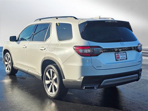 Used 2023 Honda Pilot Touring image 3