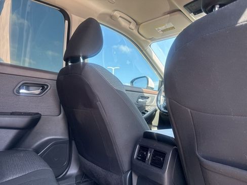 Certified 2023 Nissan Rogue SV image 25