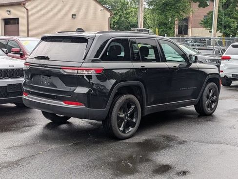 New 2026 Jeep Grand Cherokee Limited w/ Limited Altitude Package AWD/4WD image 3