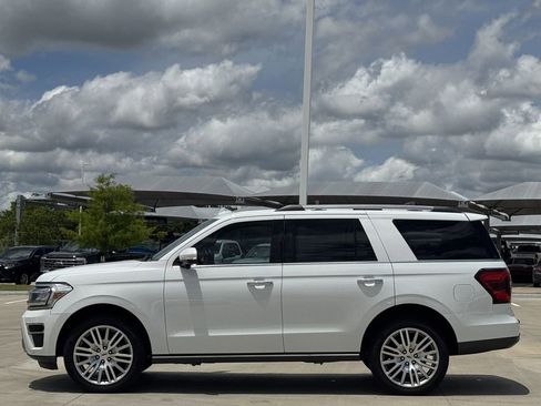 Used 2023 Ford Expedition Limited AWD/4WD image 3