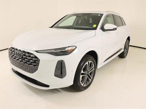 Used 2025 Audi Q5 Premium Plus w/ Premium Plus image 1