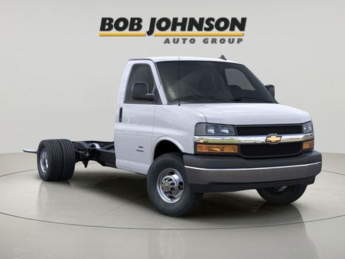 New 2025 Chevrolet Express 3500 w/ Power Convenience Package RWD image 3