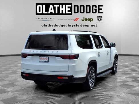 Certified 2024 Jeep Wagoneer L Series II w/ Flexible Seating Group AWD/4WD image 30