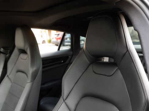 Certified 2025 Porsche Panamera image 24