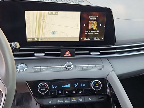 Used 2025 Hyundai Elantra SEL FWD image 19