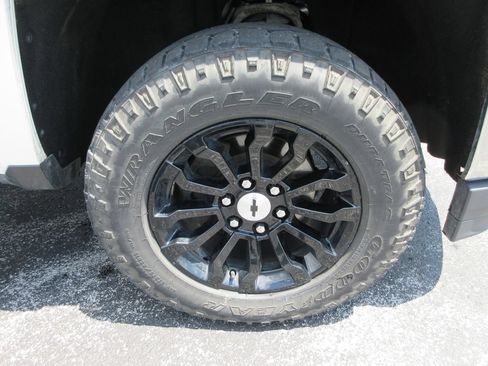 Used 2018 Chevrolet Silverado 1500 LTZ AWD/4WD image 9