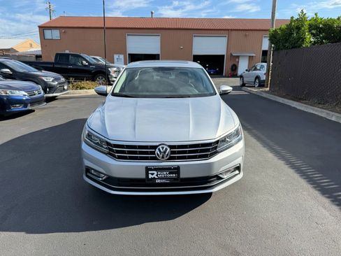 Used 2018 Volkswagen Passat 2.0T SE w/ SE Lighting Package image 2