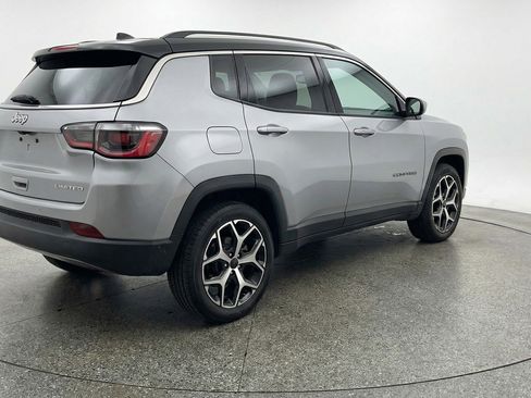 Used 2025 Jeep Compass Limited image 9