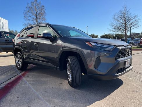 Used 2025 Toyota RAV4 XLE image 5